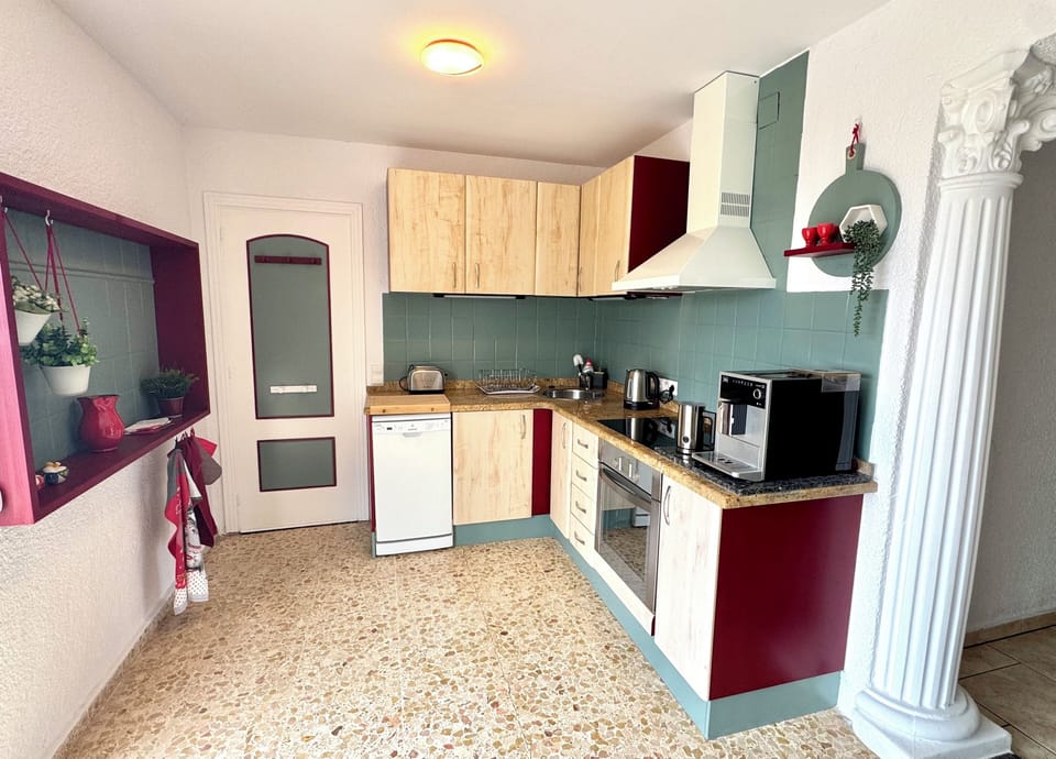 Fully equipped kitchen