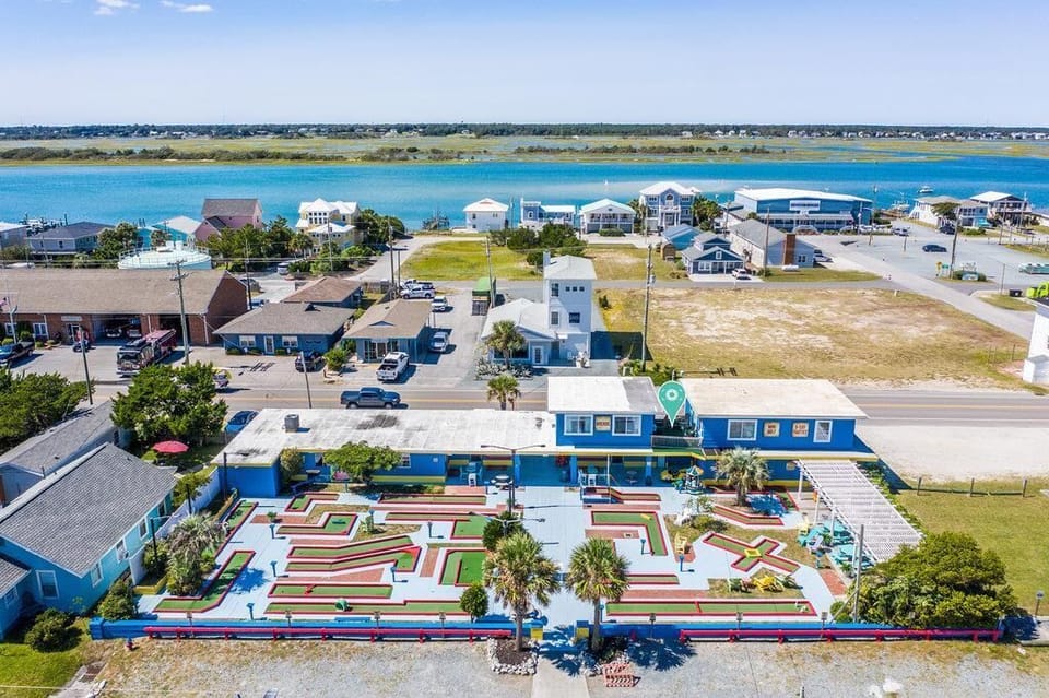 Sunshine Stay - Located Above Mini Golf