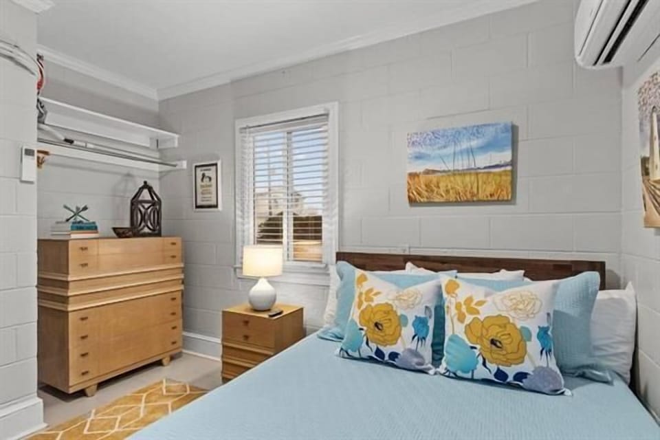 Additional view of bedroom