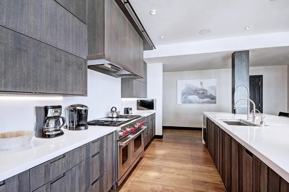 Gourmet Fully Equipped Kitchen