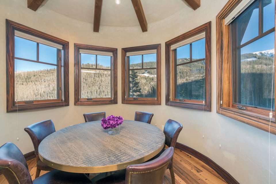 8-telluride-two-trails-breakfast-table