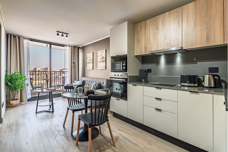 Kitchen or kitchenette,Dining area