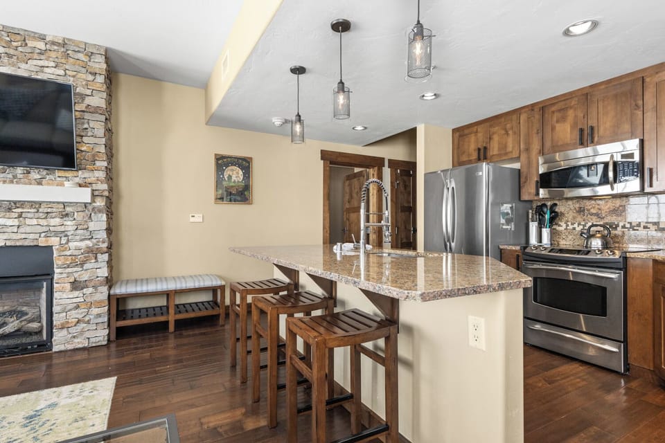 Breakfast bar with 3 seating
