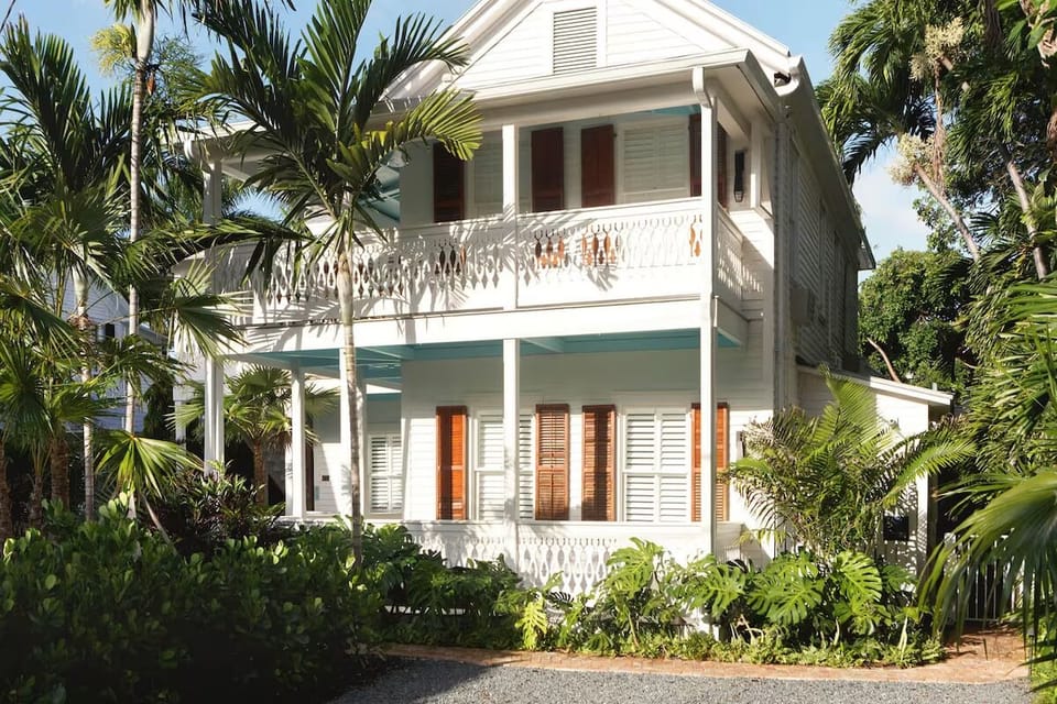 Arrive to a charming tropical retreat wrapped in lush greenery.