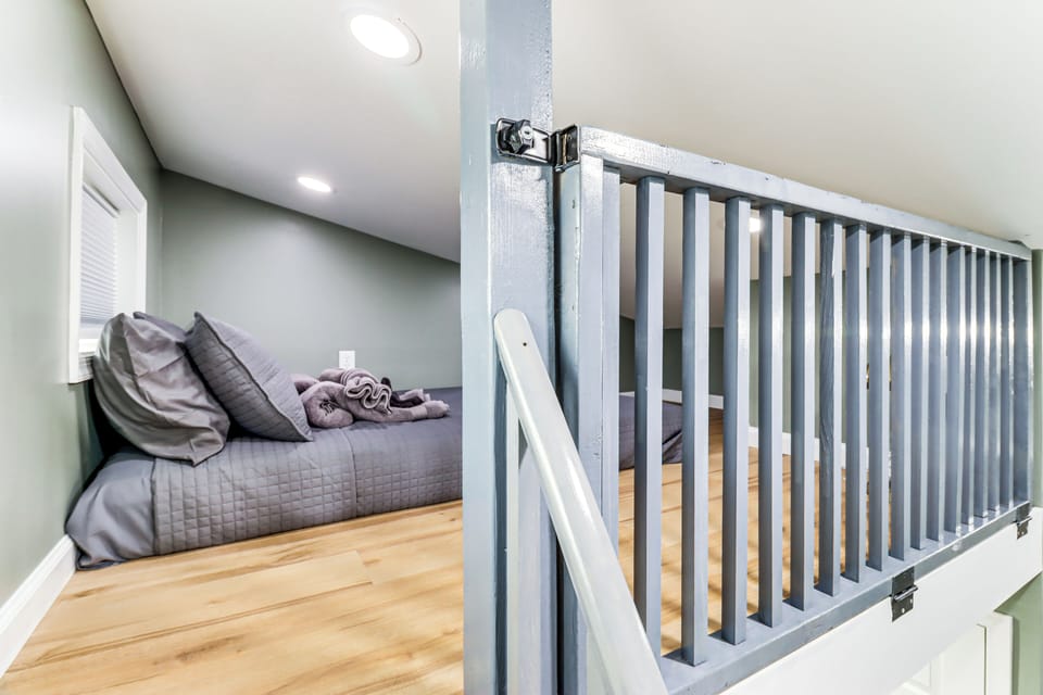 Loft | 2nd Floor | Queen Floor Mattress