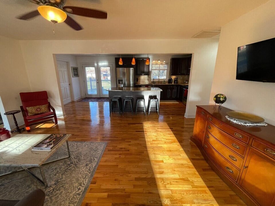 Living Room / Lounge