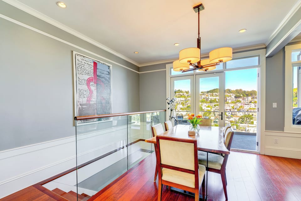 Dining Area | Dishware & Flatware Provided | Telescope | Main Level