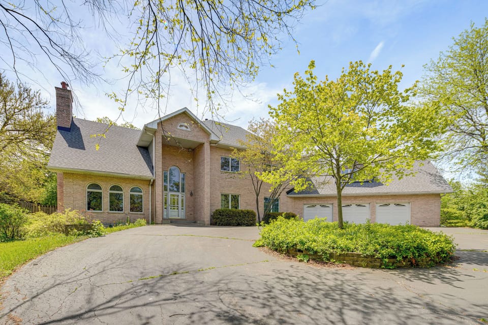 Elgin Vacation Rental | 6BR | 5BA | 9,000 Sq Ft | Stairs Required