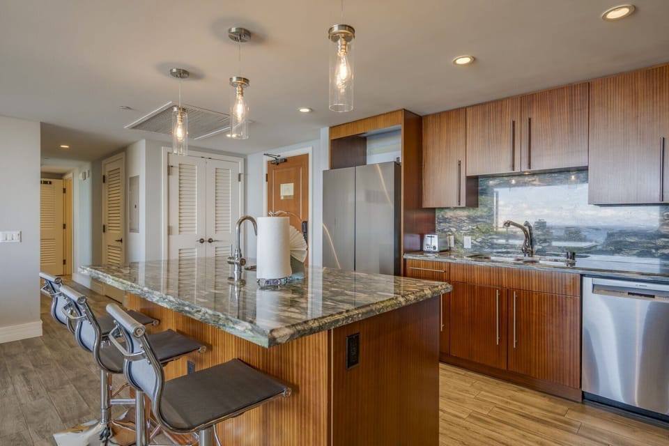 Second unit kitchen