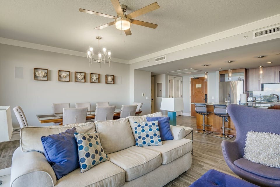 Second unit living roomnit