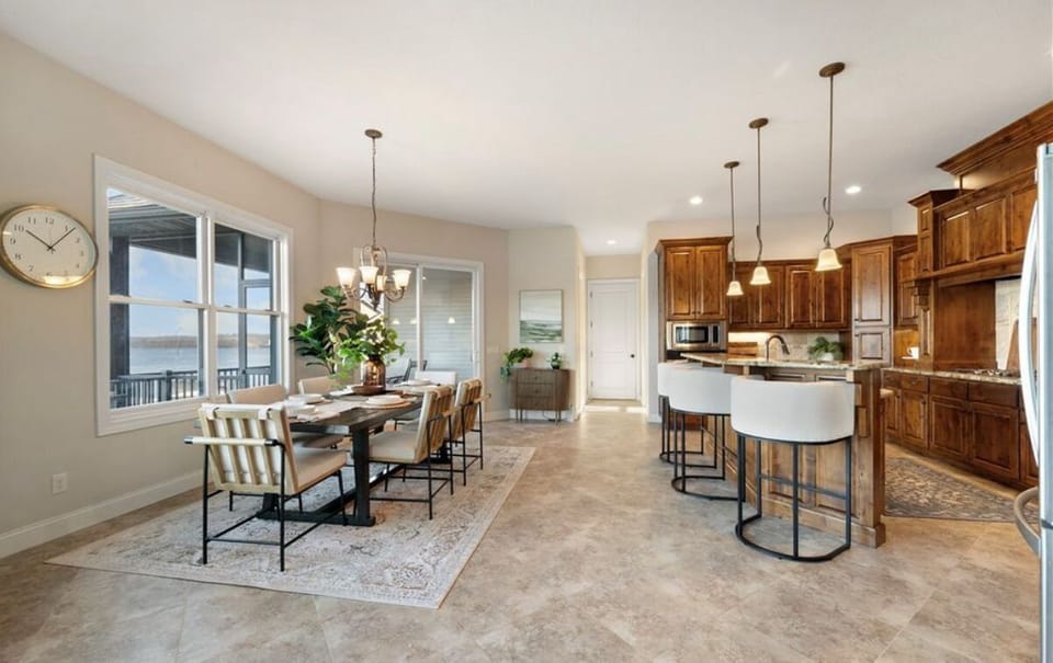 top floor - main dining & kitchen 