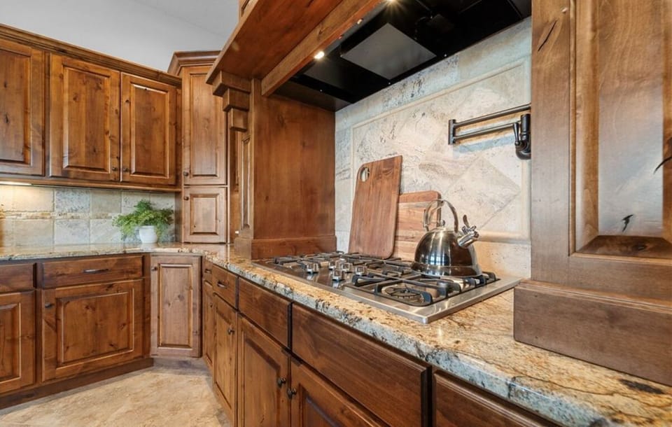 top floor - main kitchen 