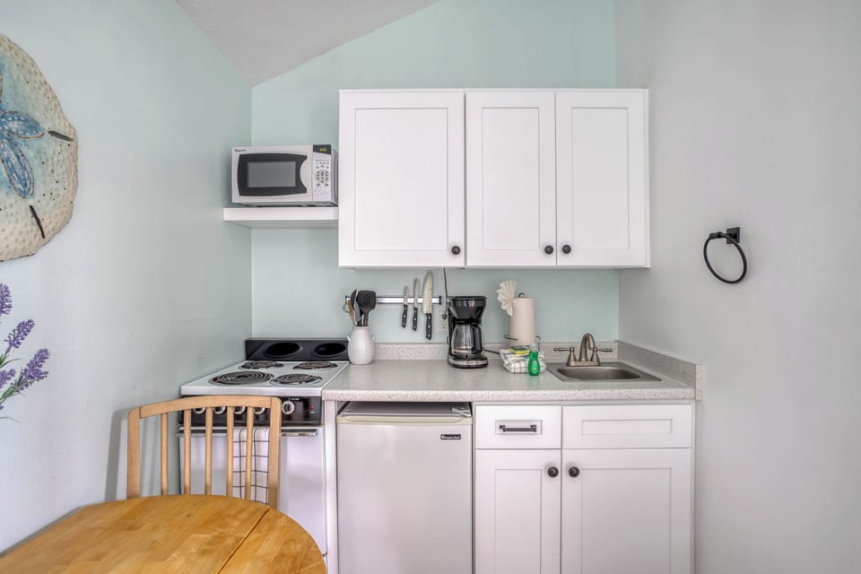 Kitchenette space with Amenities