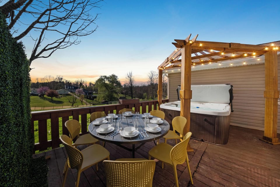 beautiful deck for you to enjoy hot tub and outdoor dinning 