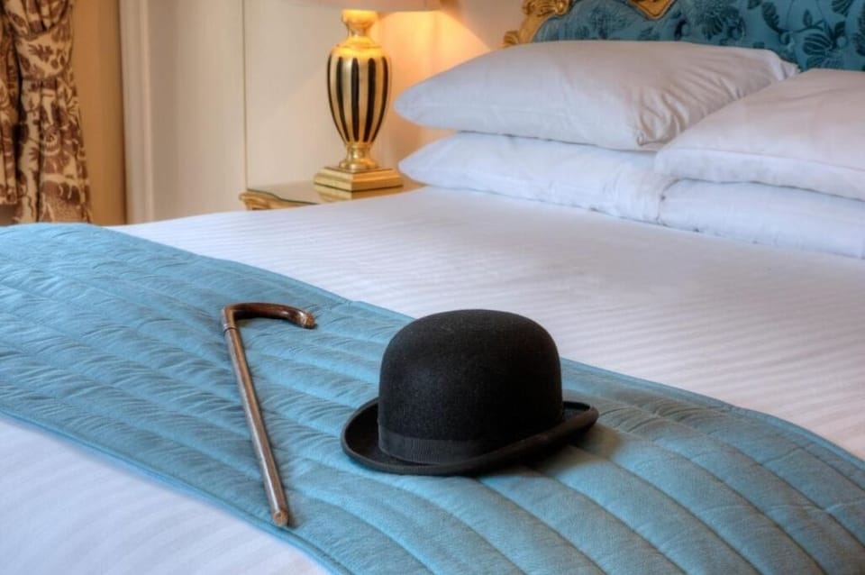 Drift off on crisp linens with charming, boutique-style touches.