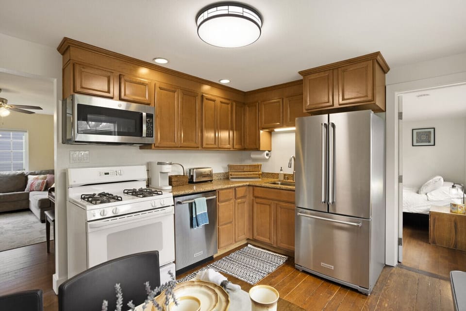 Everything you need is right here—cook, dine, and unwind without missing a beat.