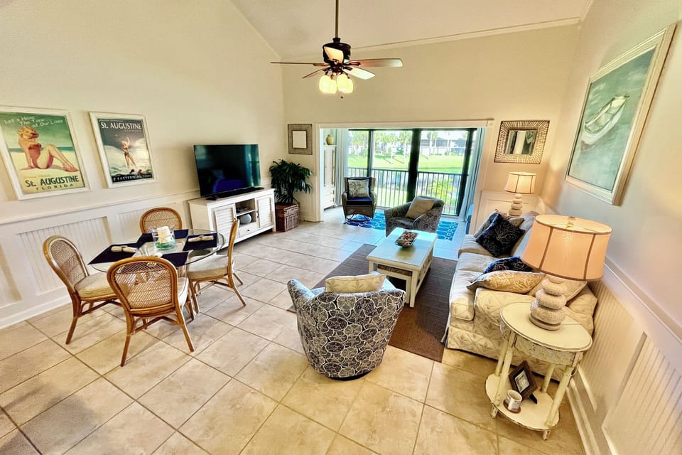 Living/dining area