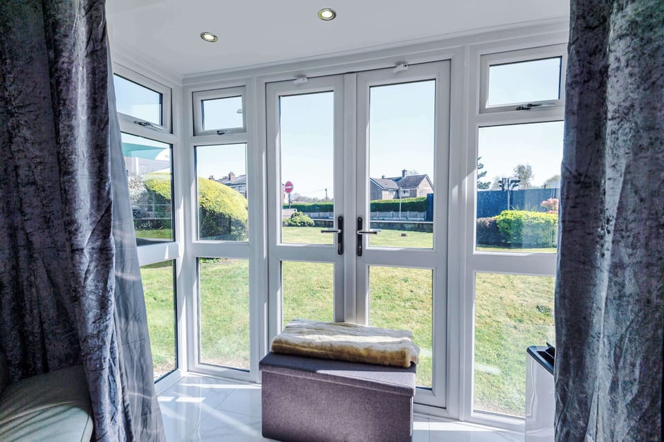 Step outside from the comfort of your living room and enjoy the fresh air! 🌞🌱