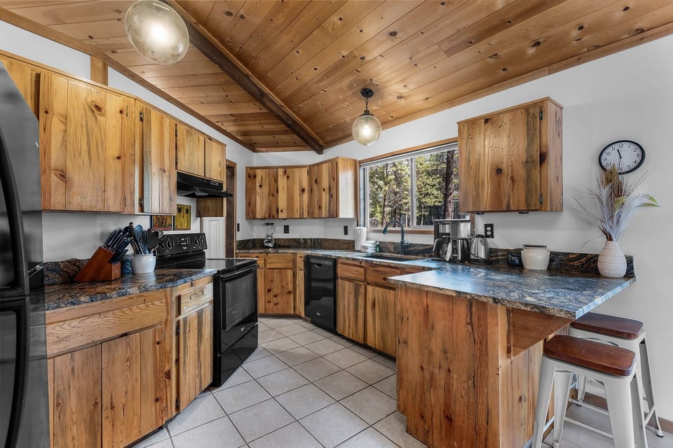 Diamond Peak 7- Kitchen