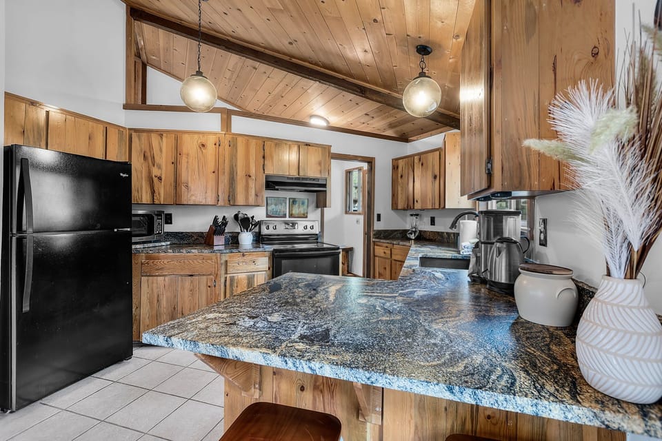 Diamond Peak 7- Kitchen