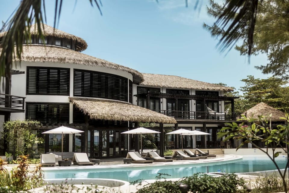 Abrazos Belize Pool and Grounds