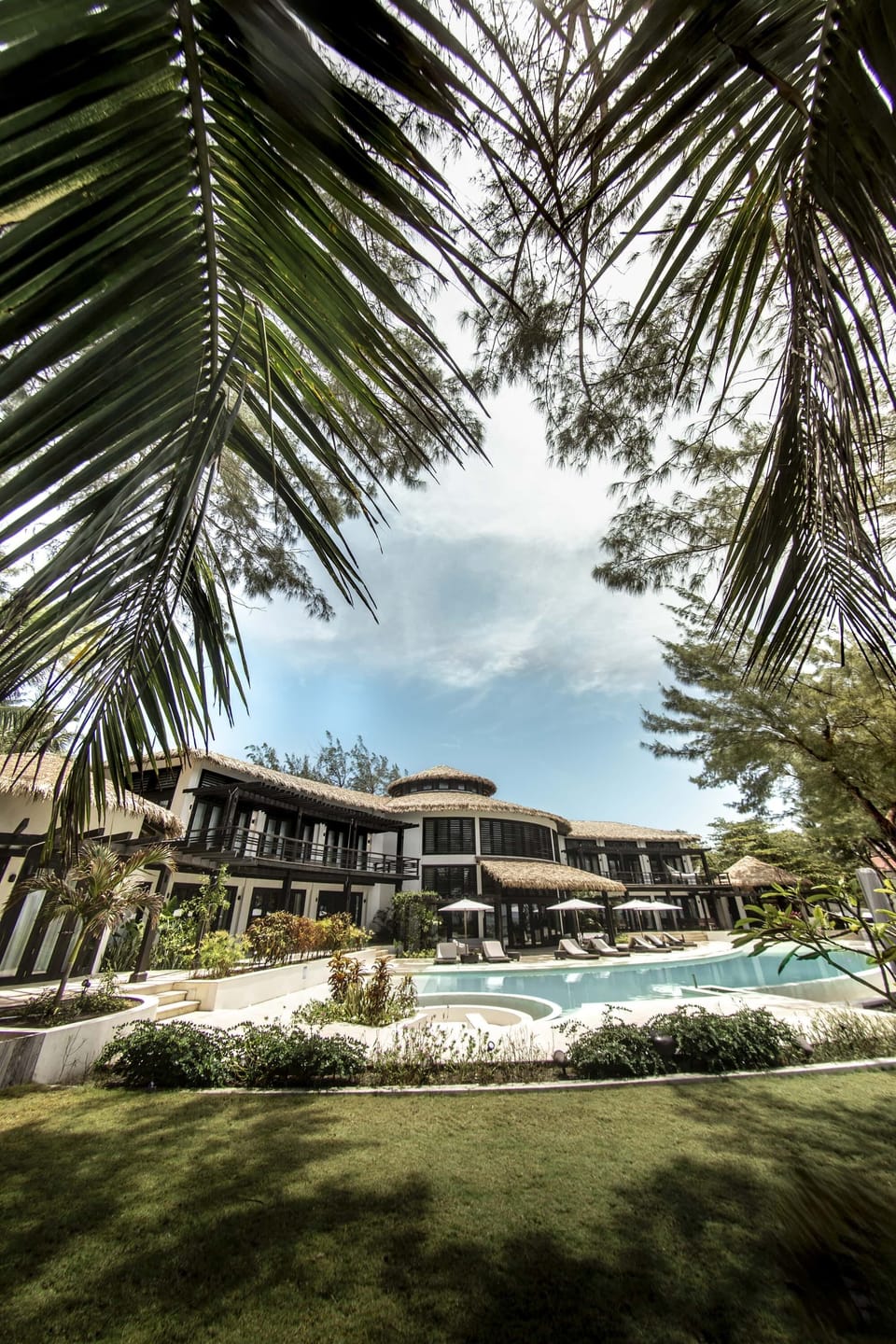 Abrazos Belize Pool and Grounds
