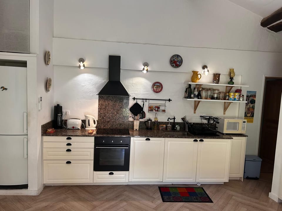 Compact and well-stocked kitchen