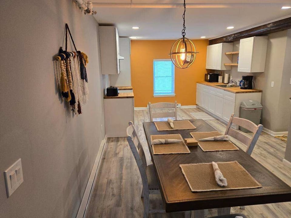 Dining to Kitchen