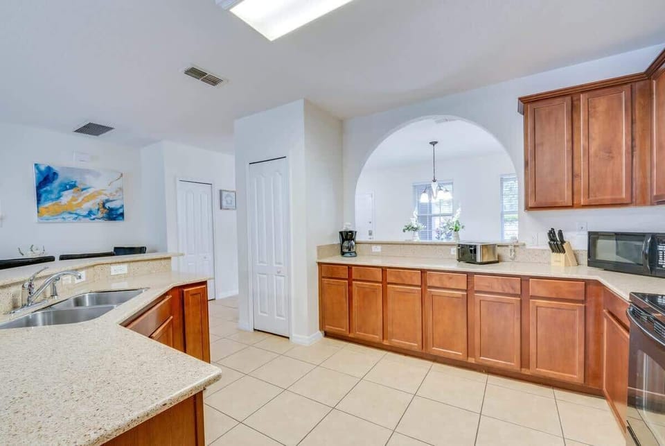 Fully equipped kitchen with modern appliances, perfect for preparing meals during your stay!