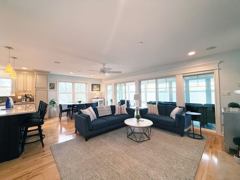 Living area with plenty of seating and lake views from every angle. 