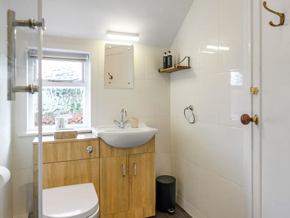 Bathroom | James Wilson Suite - Meldrum Apartments, Ceres, near St Andrews