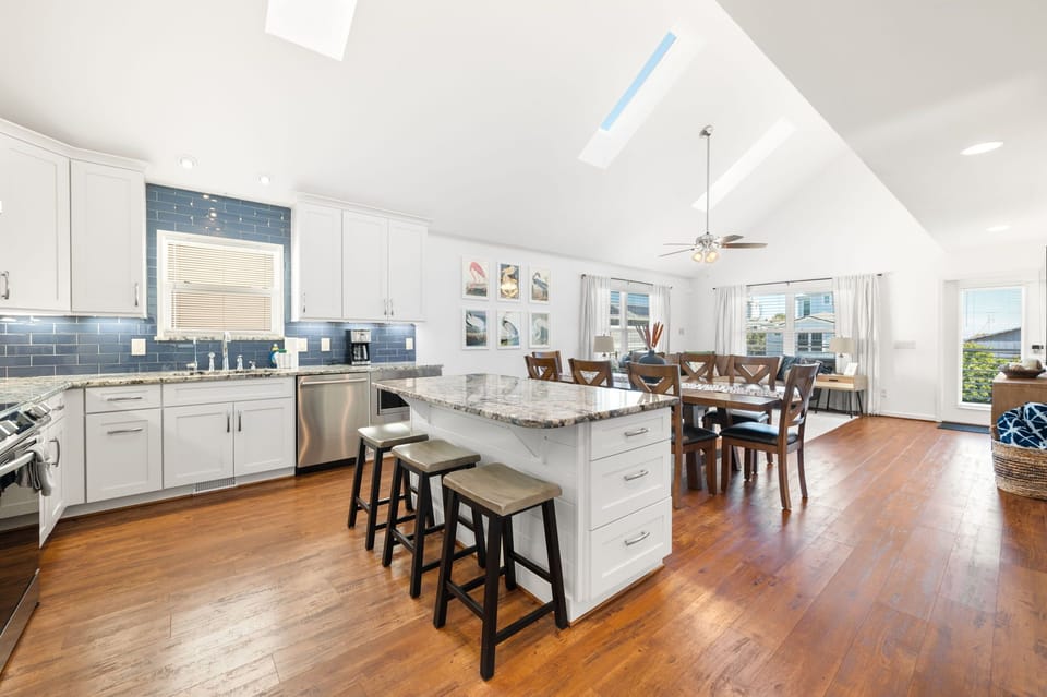 Open floor with Kitchen, Dining, and living room 