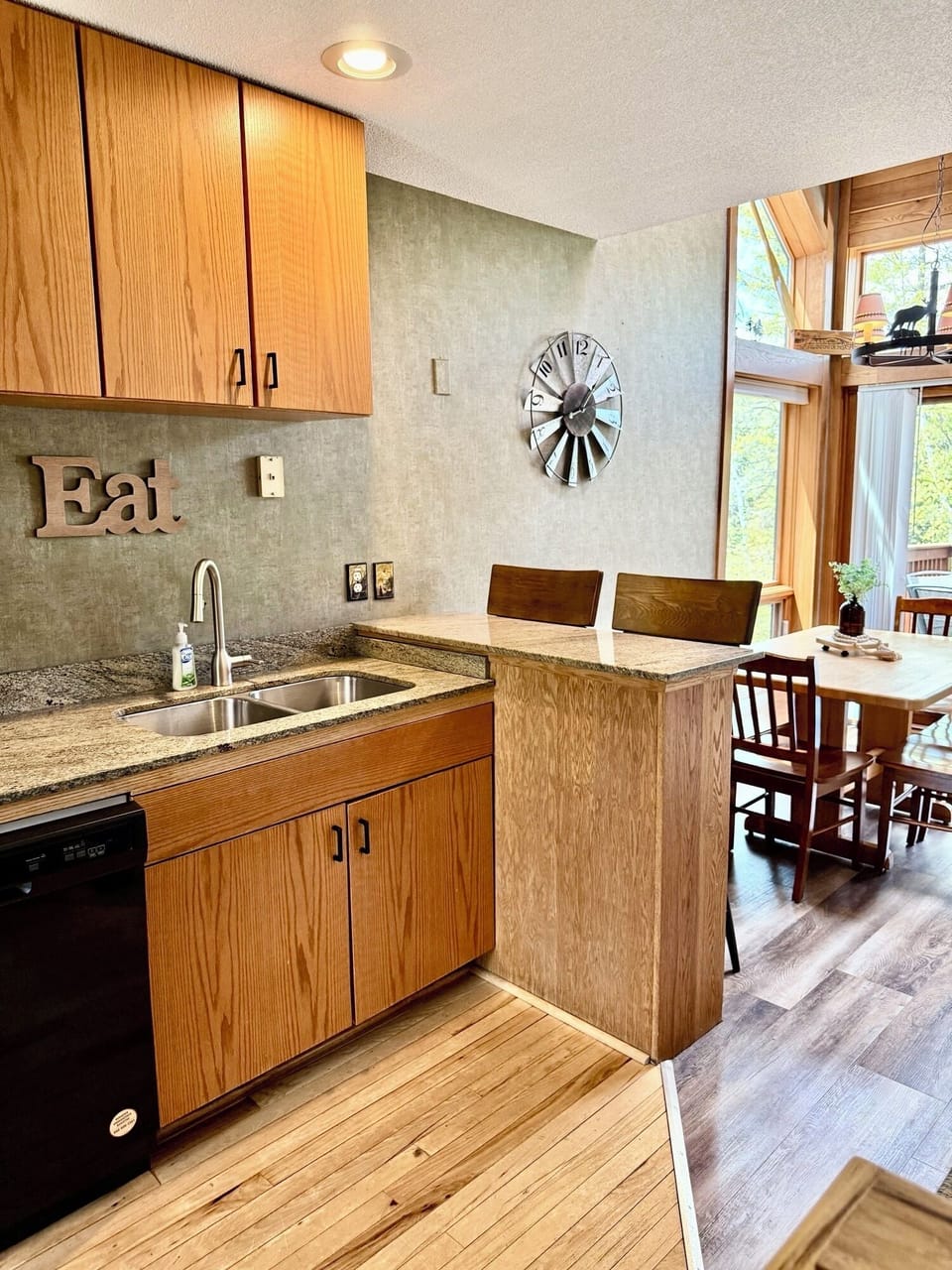 Kitchen/Dining