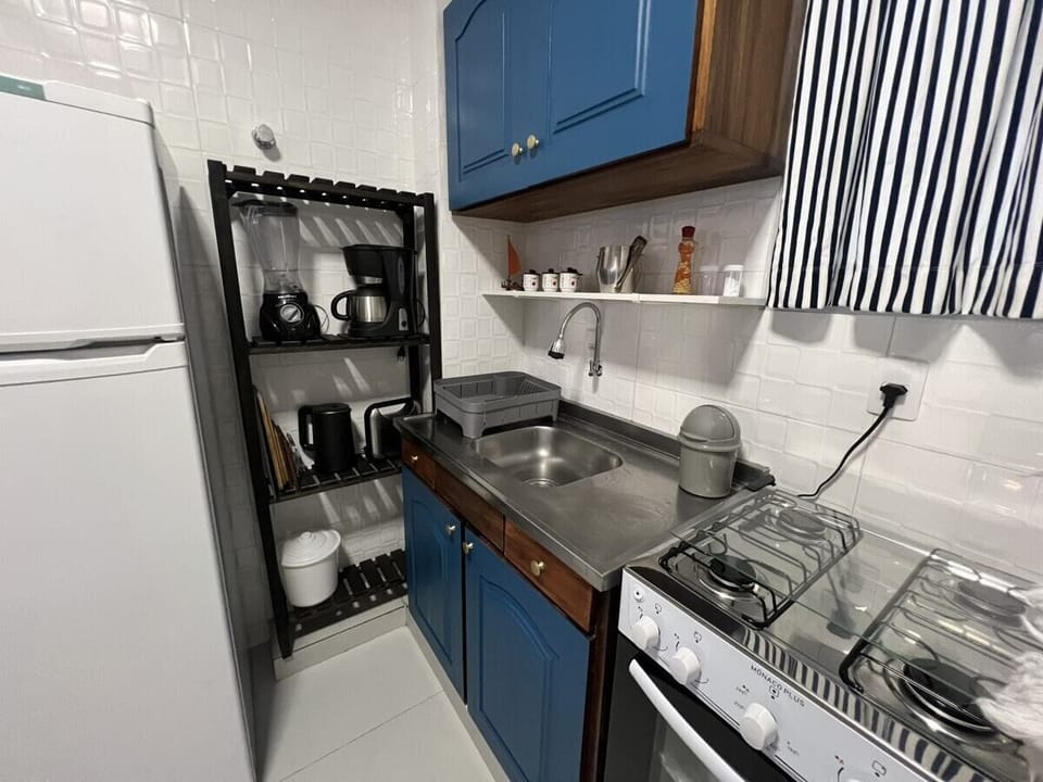 Cozinha completa com eletrodomésticos — ideal para famílias que preferem cozinhar