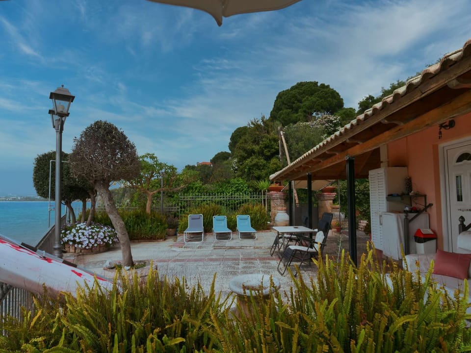 veranda sun beds