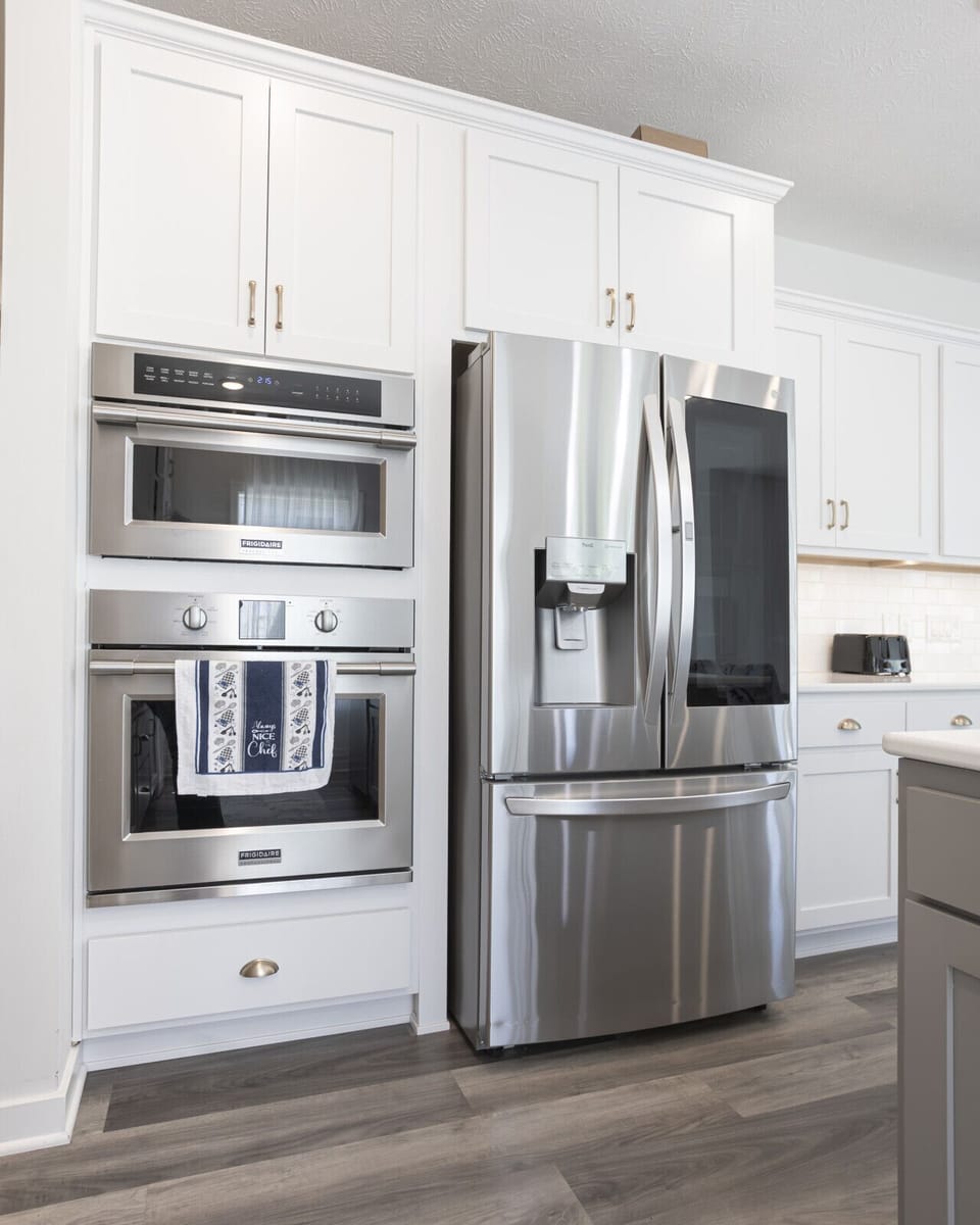 Stainless steel fridge and stove with reverse osmosis water