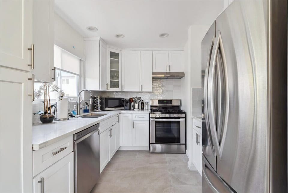 Brand new kitchen with modern appliances and everything you need to make a delicious meal or a perfect cup of coffee.