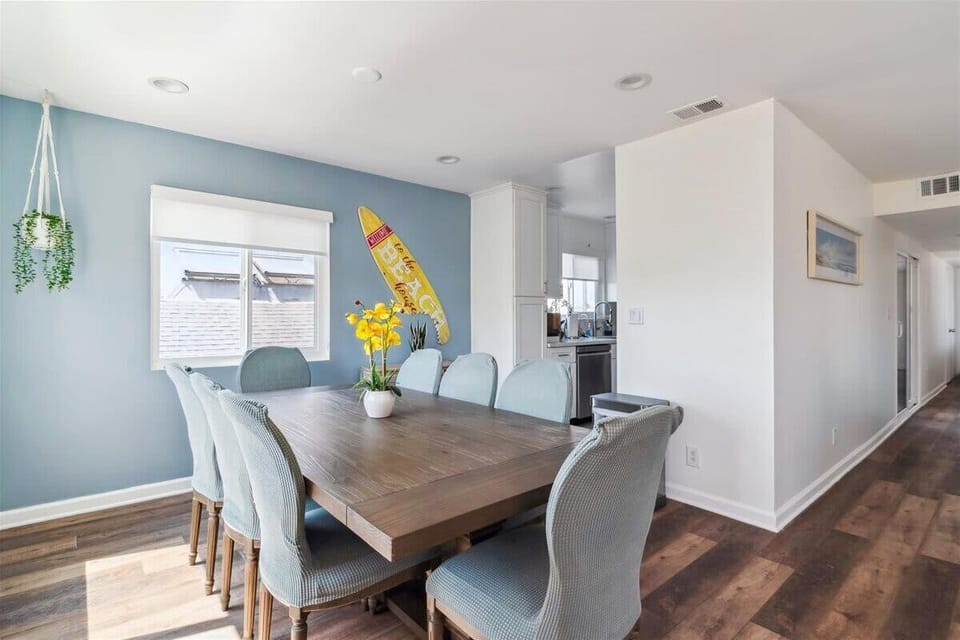 Dining room featuring a large table with seating for eight, perfect for group meals and social gatherings.
