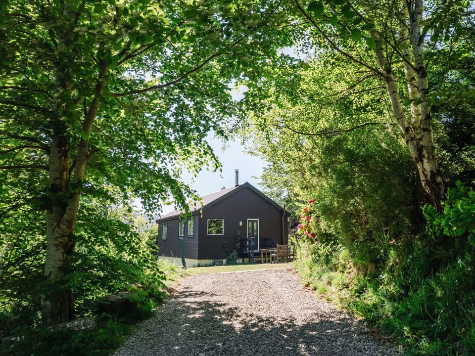 Grass, Shrub, Cottage, House, Home, Rural Area, Groundcover, Garden, Garden Buildings