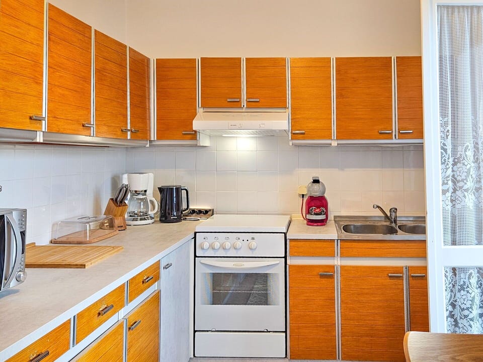 Kitchen, Kitchen Appliance, Major Appliance, Countertop, Cabinetry, Wood, Kitchen Sink, Flooring, Interior Design, Furniture