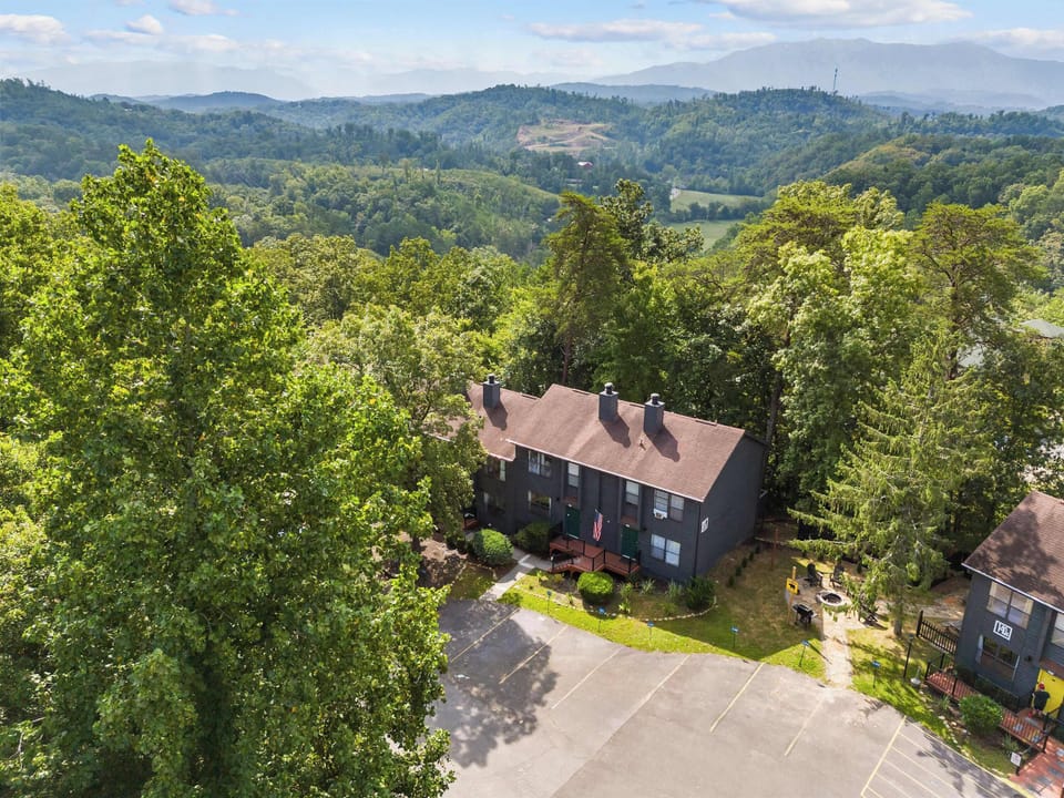 Perched in the heart of Pigeon Forge, just moments from the excitement of the Parkway and Dollywood.