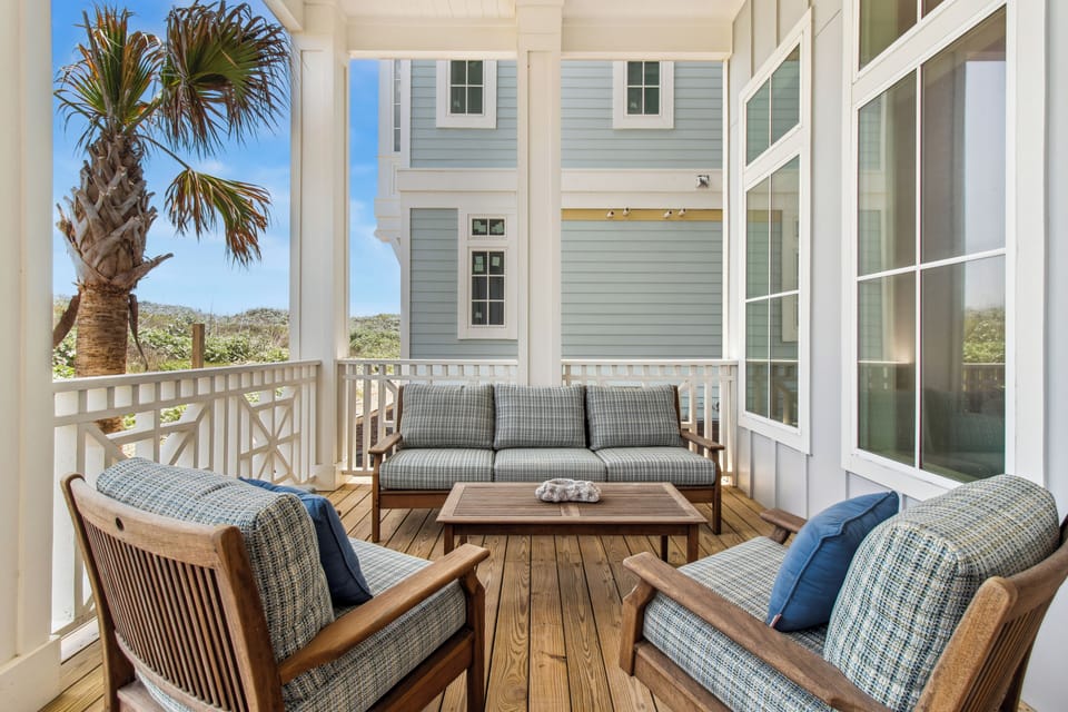 Back Porch Lounge, 1st Floor