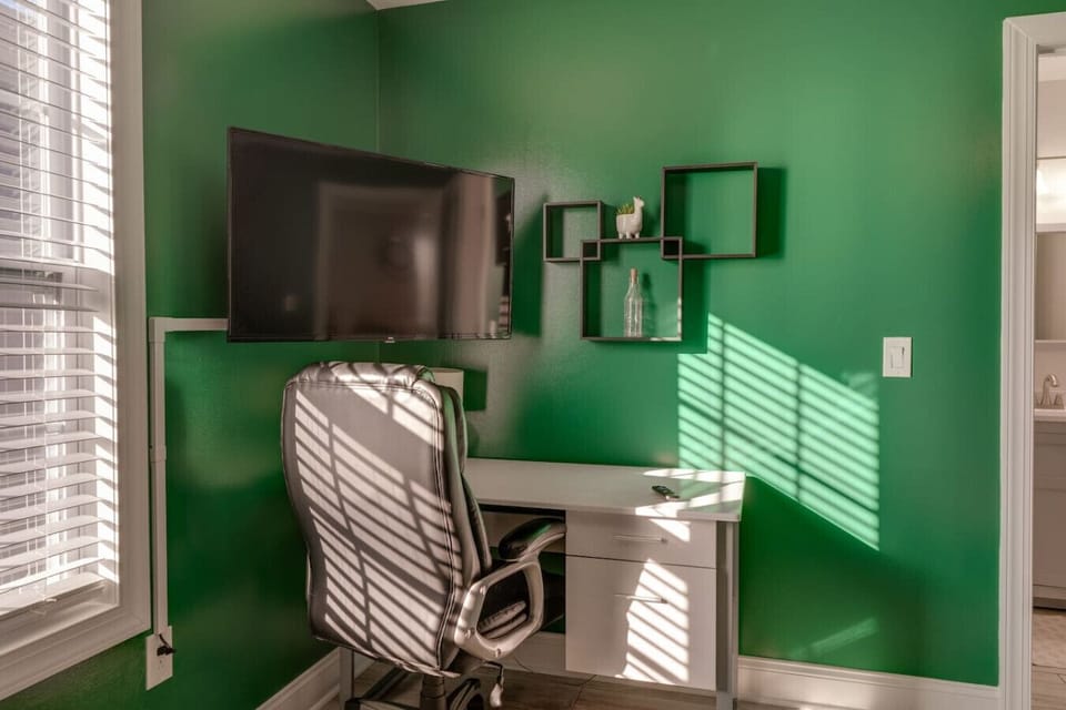 Bedroom 1 - Workspace