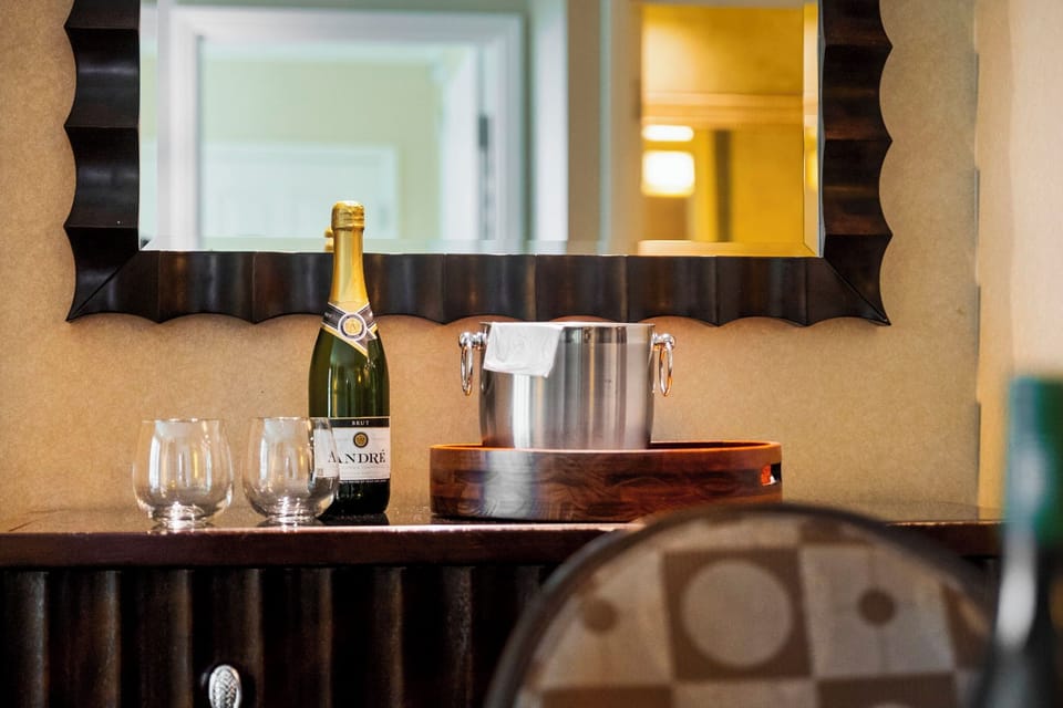 Las Vegas Suite — In-Suite Bar Area with Wine Glasses and Champagne Service, Fully Stocked