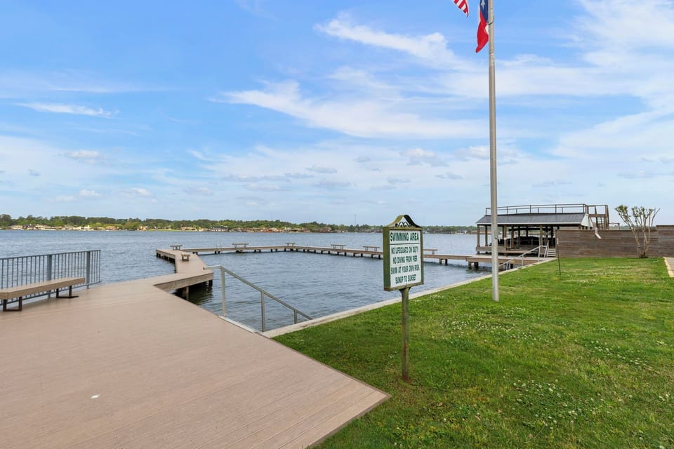 Ideal for exploring the beauty of Lake Conroe up close.

