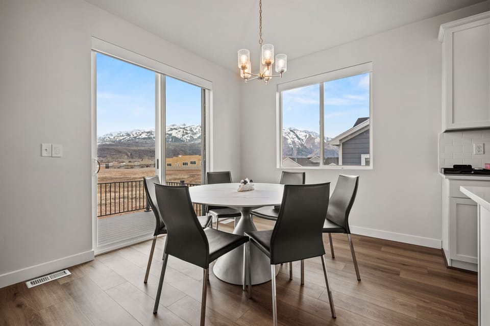 Gather around the kitchen table that seats six, where stunning mountain views pour in through the patio doors and large window—meals here come with a view.