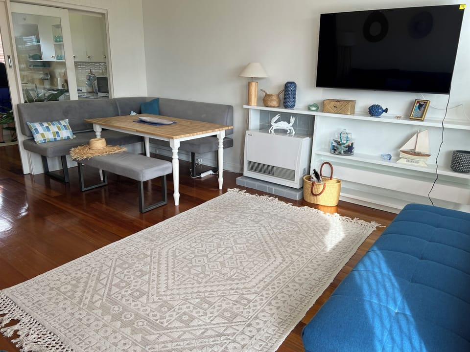 large light living area.  Heating and cooling. 