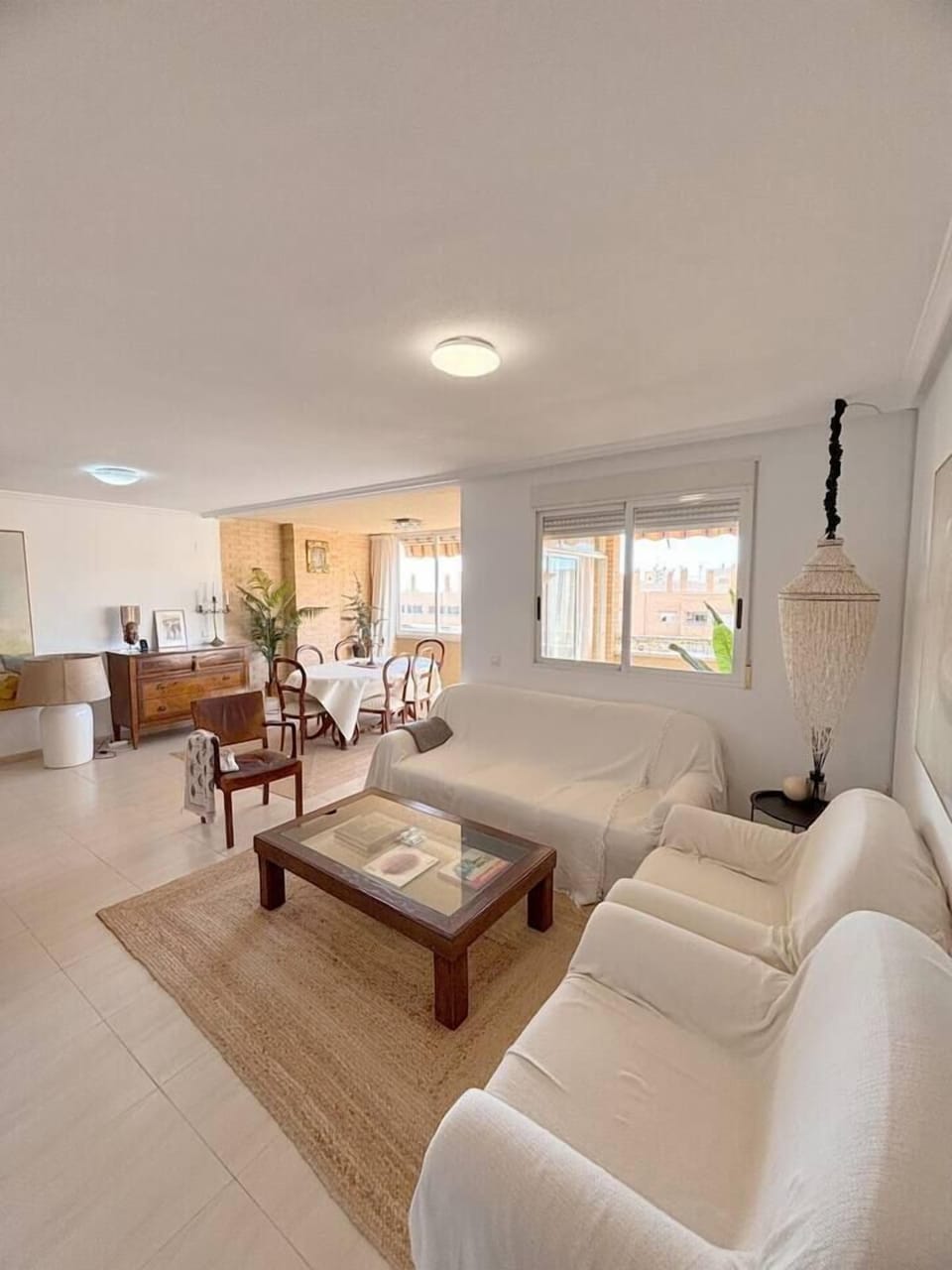 Luz natural todo el día en un ambiente acogedor (1)