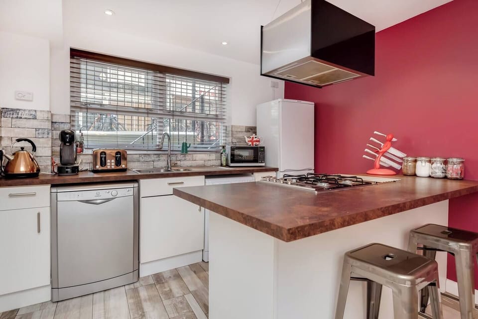 Includes tea, coffee, biscuits, milk and pod coffee.