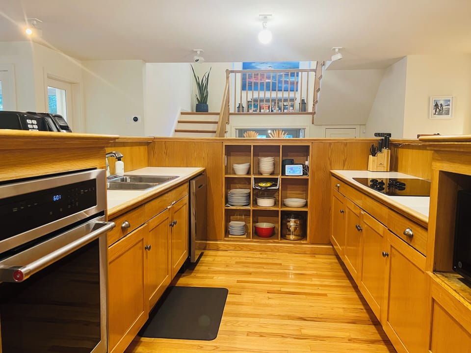 Unique kitchen in the center of the action equipped with all the essentials